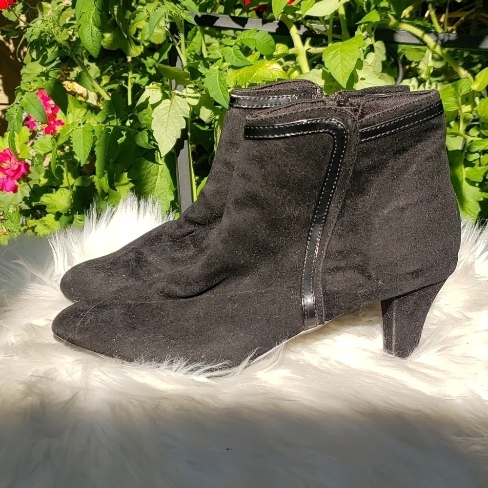 Annie's shoes Black zip ankle boots heeled 8